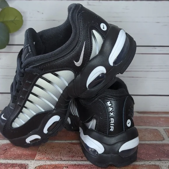 Nike Air Max Tailwind IV 4 GS Black Gradient Size 6 Youth Running Shoe Sneakers